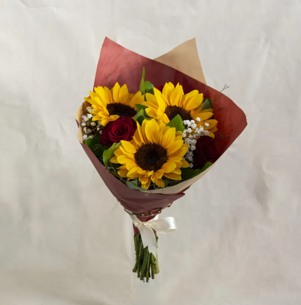 Ramo rosas y girasoles