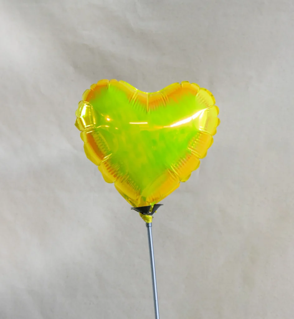 Globo corazón amarillo, mediano